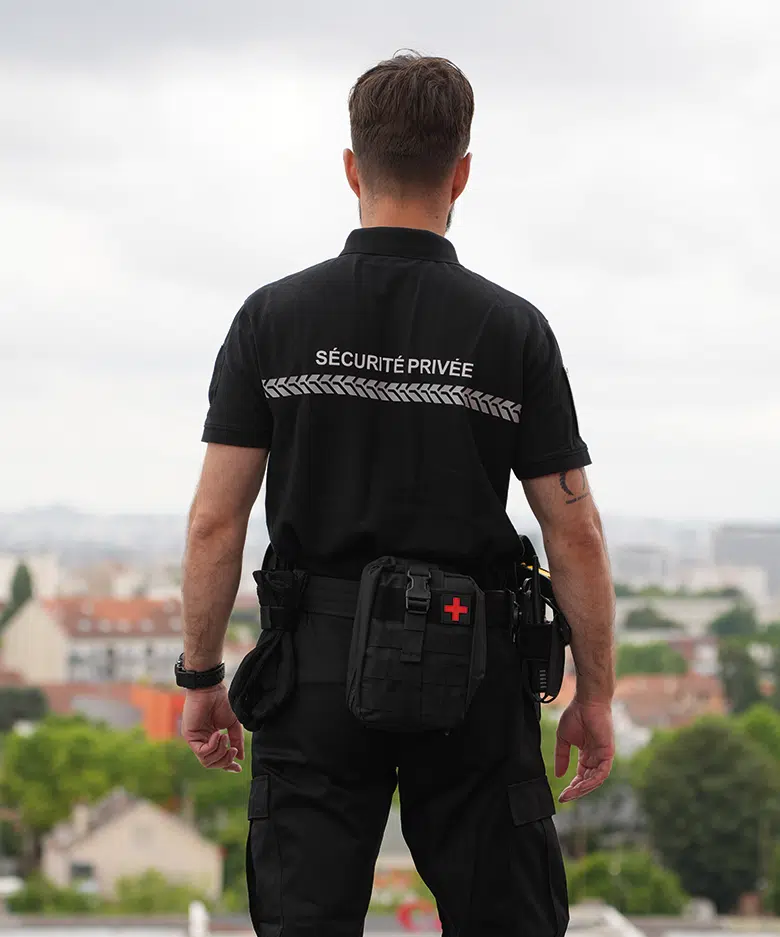 Agent de surveillance en patrouille pour un site industriel à Bordeaux