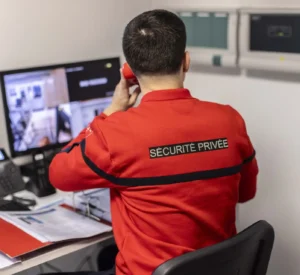 Agent SSIAP 2 en contrôle de sécurité incendie sur un site ERP à Bordeaux